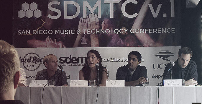 Alexis crushing her panel